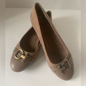 A2 Aerosoles Women's Flat Faux Suede Shoes Brown SizE 7.5